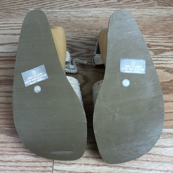 SODA Kendo Natural Macrame Shells Platform Sandal - Picture 8 of 12